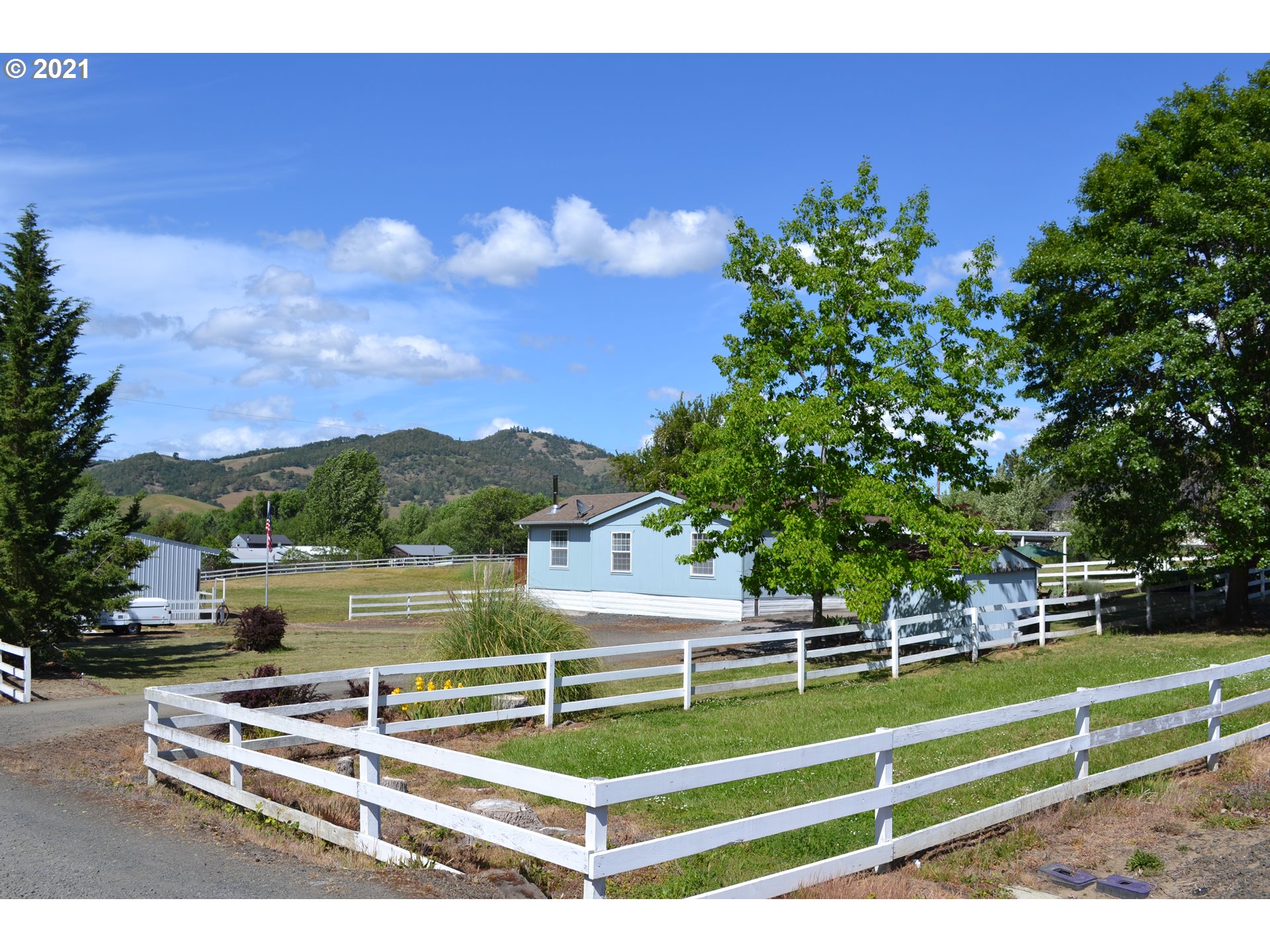 1050 Glengary Loop Road Roseburg, OR 97470 - Photo 1 of 28 Gallery Image 1