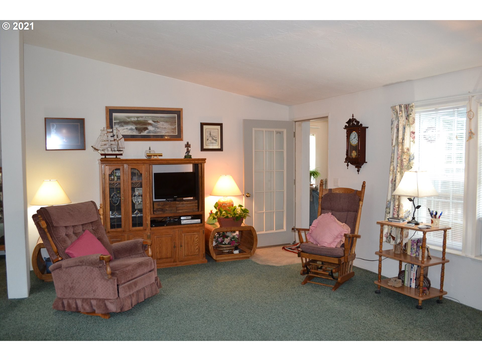 1050 Glengary Loop Road Roseburg, OR 97470 - Photo 3 of 28 Gallery Image 3