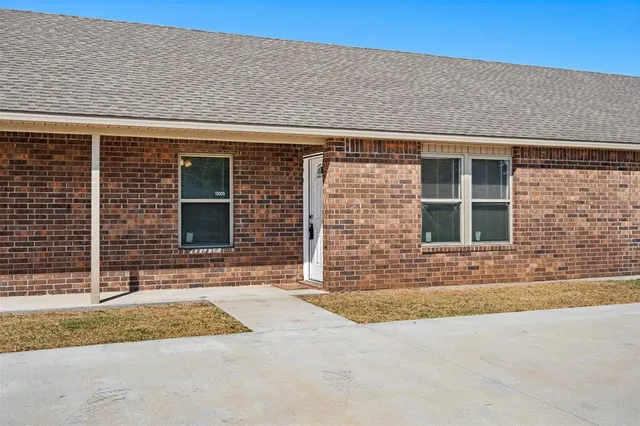 $1,050 | 13001 Owen Lane, Unit 13005, Thackerville, OK 73459