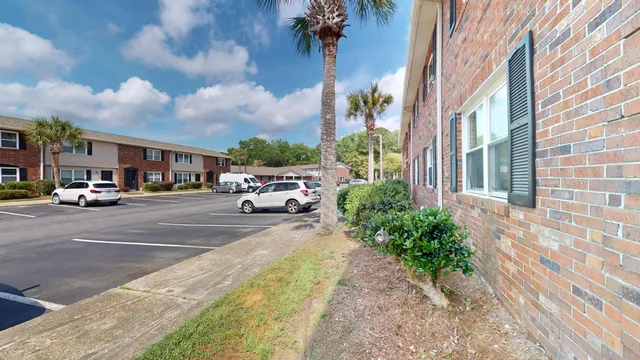 $270,000 | 415 Parkdale Drive, Unit 2F, Charleston, SC 29414