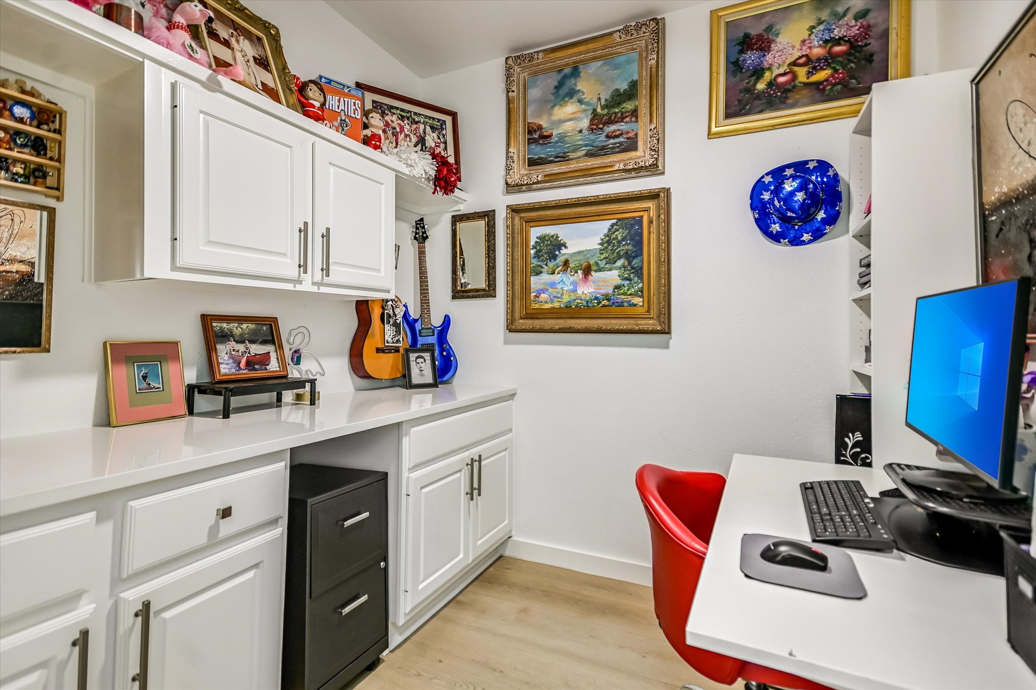 105 Stetson Circle Georgetown, TX 78633 - Photo 10 of 21 Office/flex room located just off the laundry area. Cozy and private.
