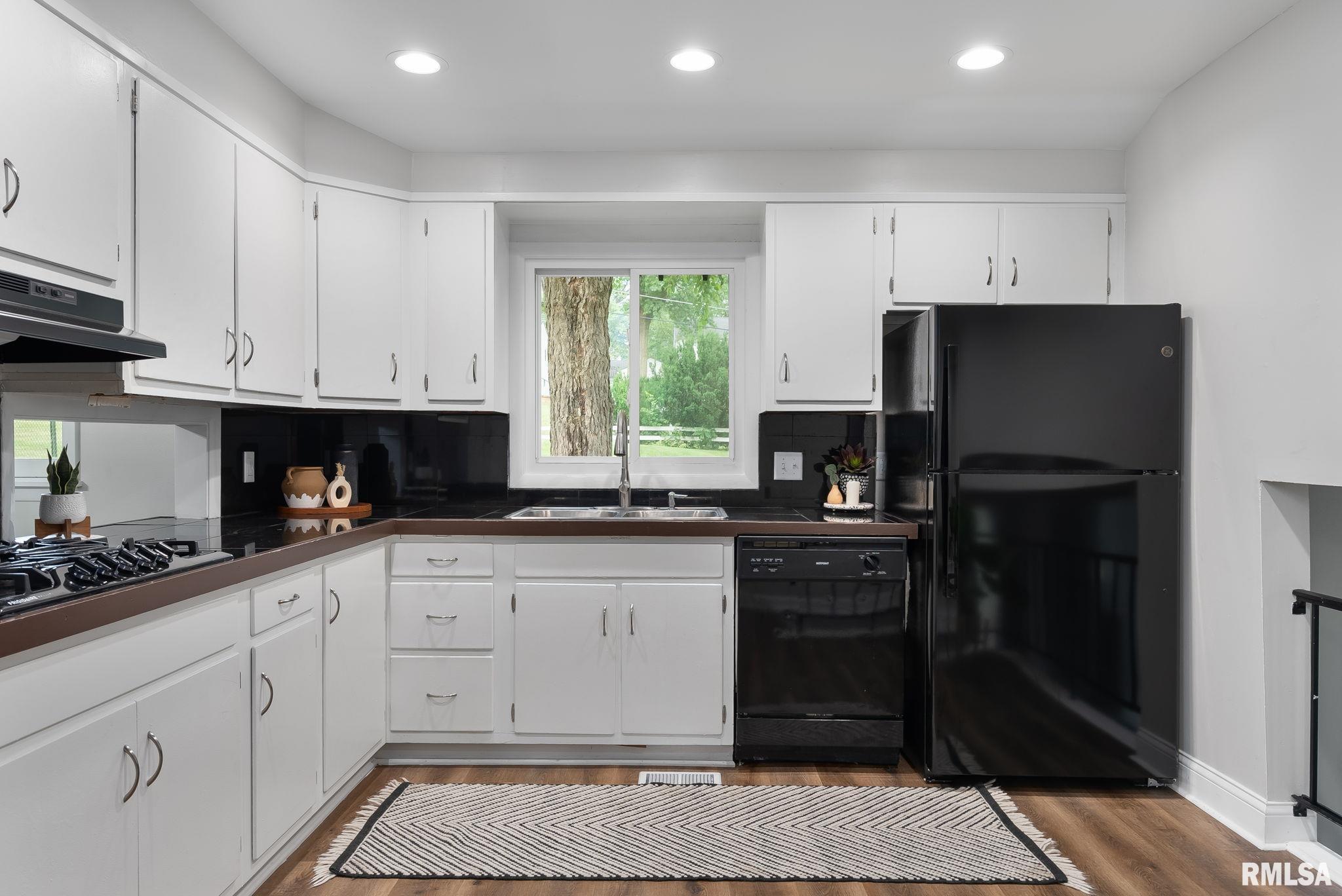 2117 Jersey Ridge Road Davenport, IA 52803 - Photo 7 of 30 Gallery Image 7