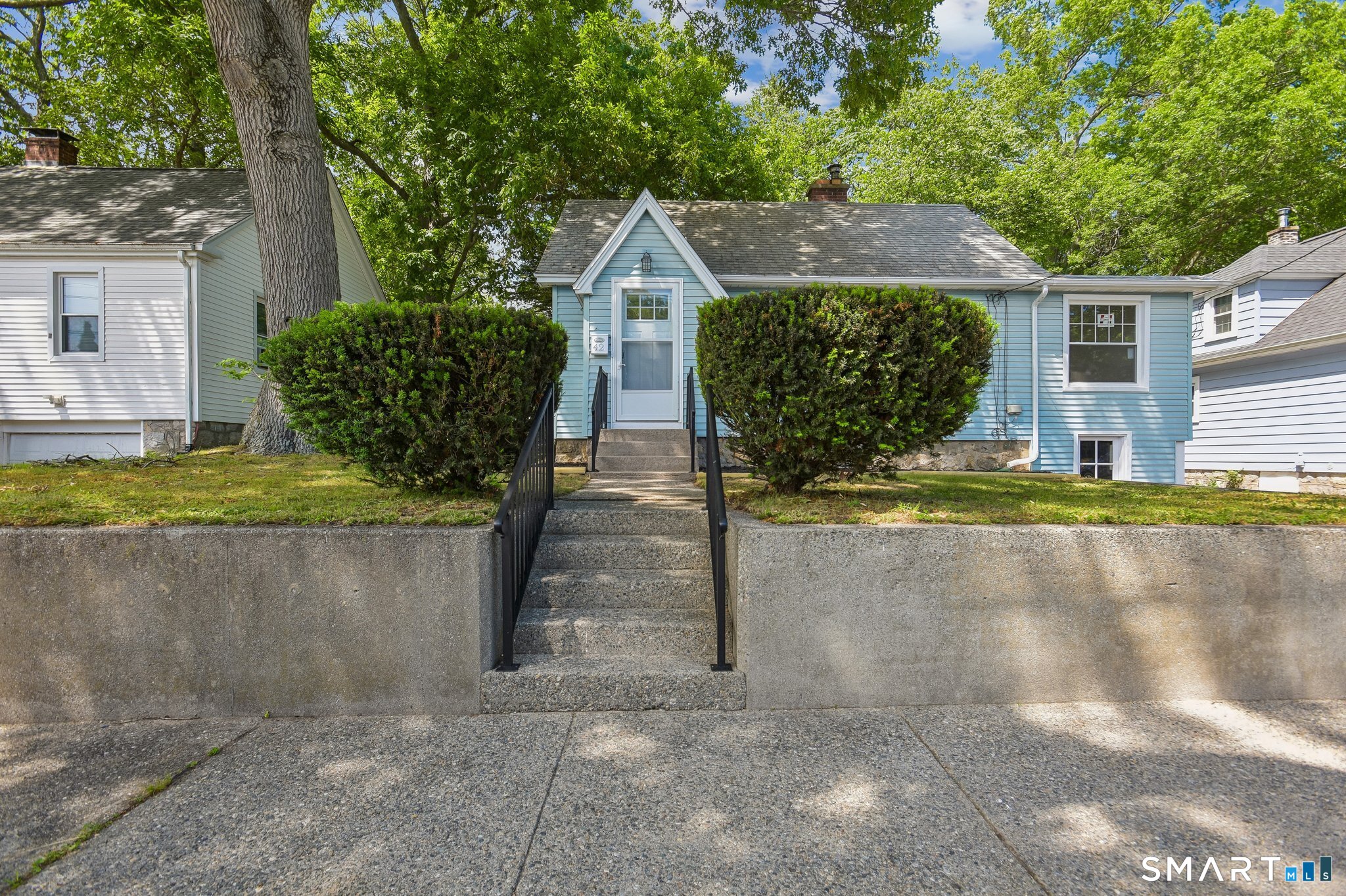 42 Godfrey Street Groton, CT 06340 - Photo 2 of 32
