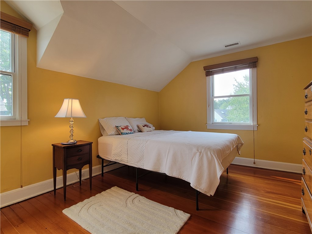 23 Morgan Street Newport, RI 02840 - Photo 22 of 30 Spacious bedrooms with attractive minimalist decor
