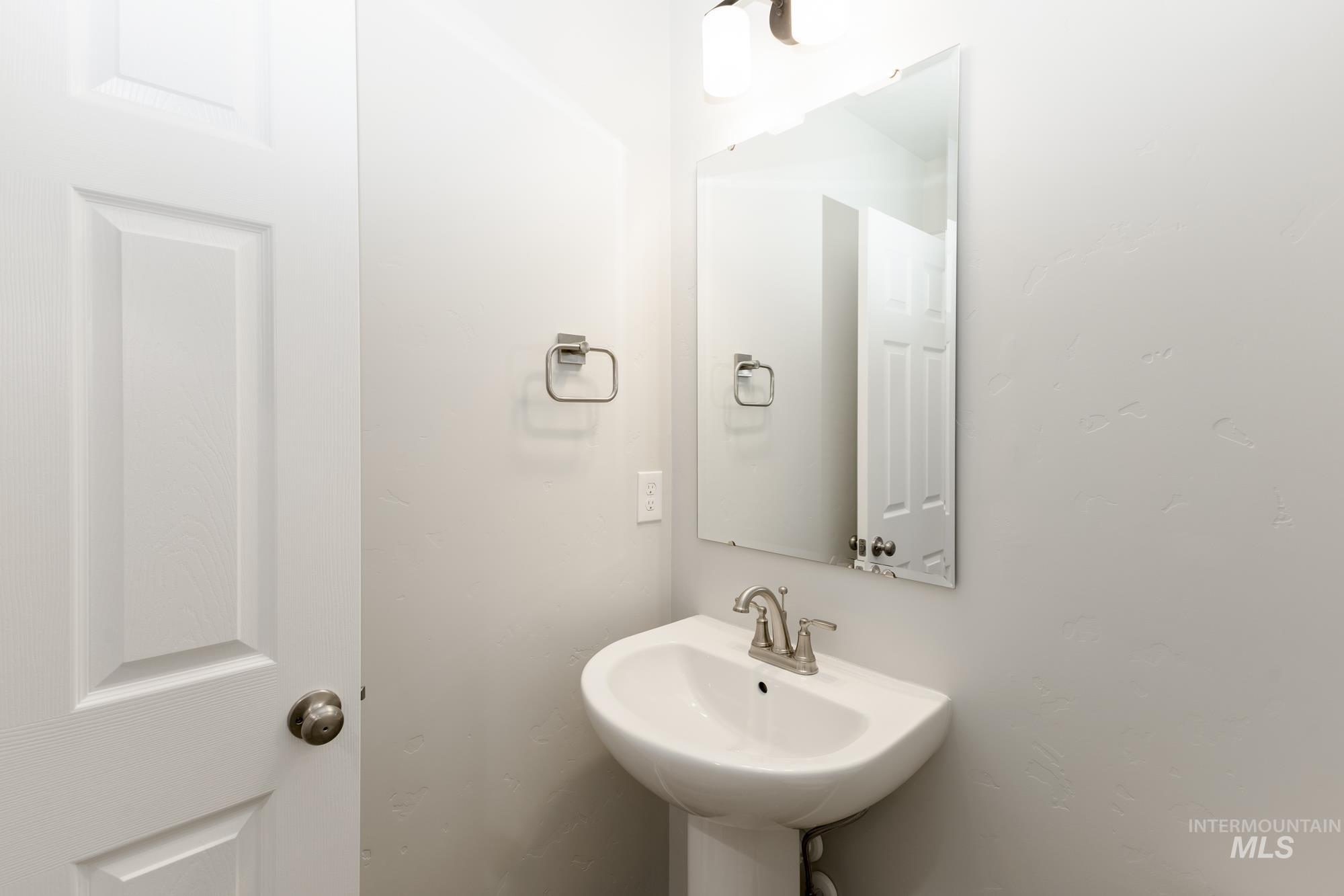 13712 Nisene Street Caldwell, ID 83607 - Photo 12 of 23 View of bathroom