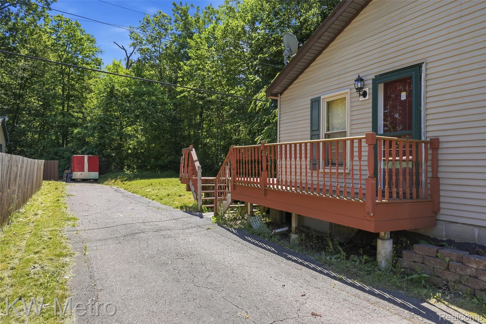 22733 Sumpter Road Belleville, MI 48111 - Photo 31 of 52 36-DSC02174.jpg
