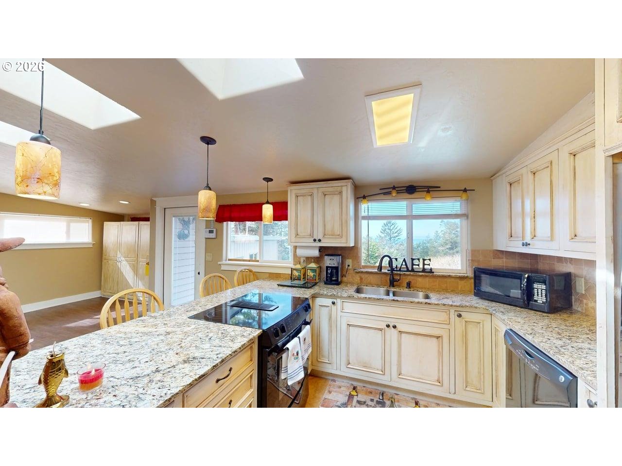 94787 Adams Hill Road Gold Beach, OR 97444 - Photo 12 of 40 Kitchen
