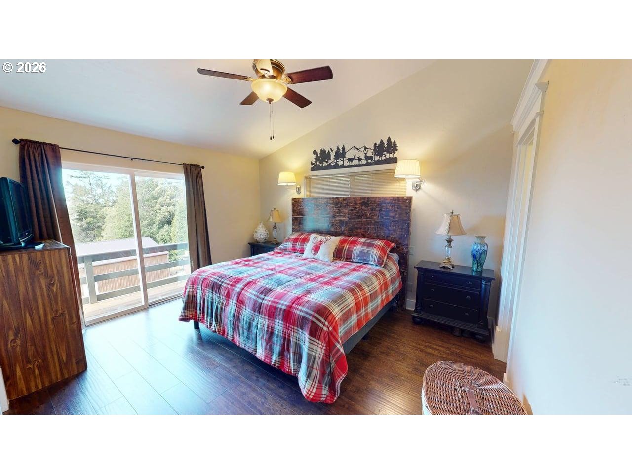 94787 Adams Hill Road Gold Beach, OR 97444 - Photo 16 of 40 Owner's Suite Bedroom