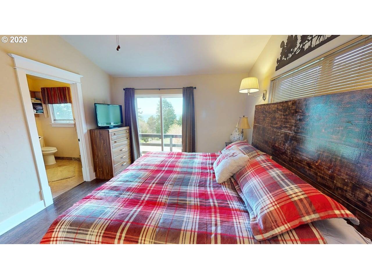 94787 Adams Hill Road Gold Beach, OR 97444 - Photo 18 of 40 Owner's Suite Bedroom