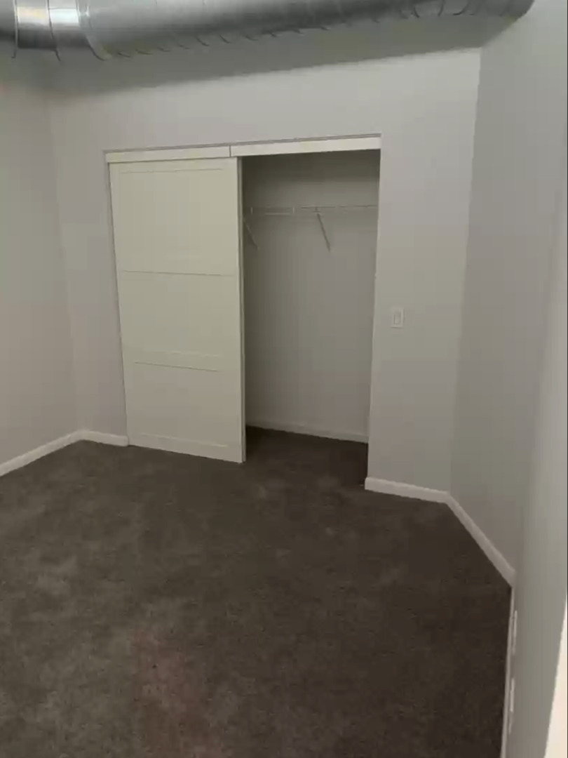 1200 West Monroe Street, Unit 603 Chicago, IL 60607 - Photo 9 of 11 an empty room with a bench