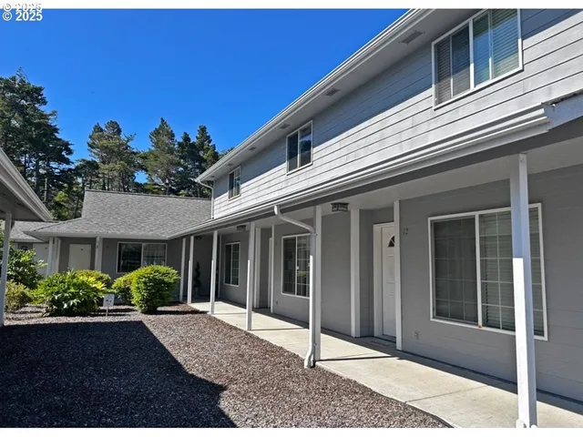 $210,000 | 1150 Hemlock Street, Unit C11, Florence, OR 97439
