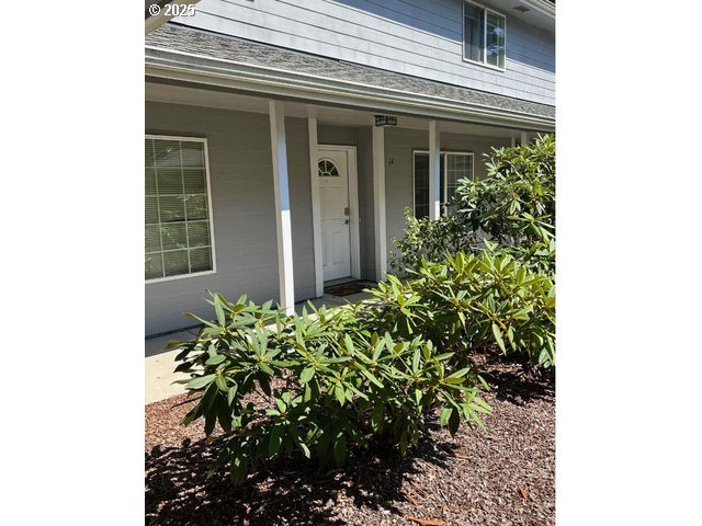 1150 Hemlock Street, Unit C11 Florence, OR 97439 - Photo 2 of 11