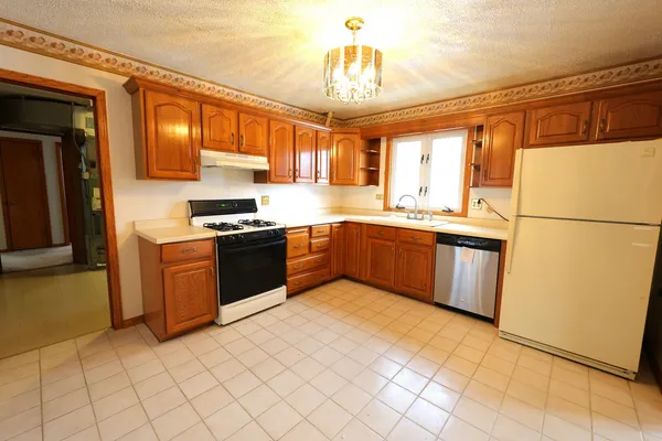 $250,000 | 6837 113th Street, Worth, IL 60482