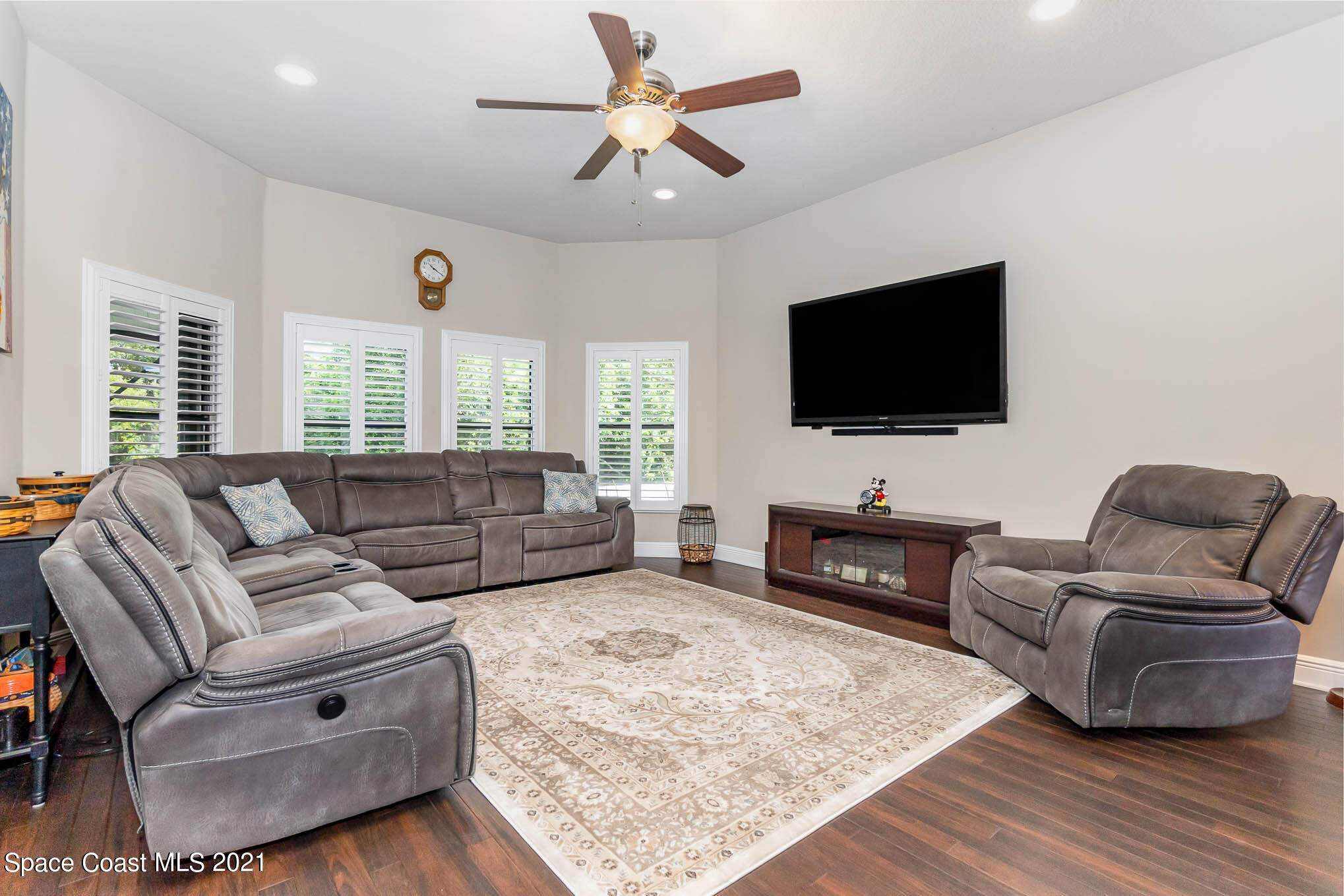 4175 Waterloo Place Melbourne, FL 32940 - Photo 20 of 49 a living room with furniture and a flat screen tv