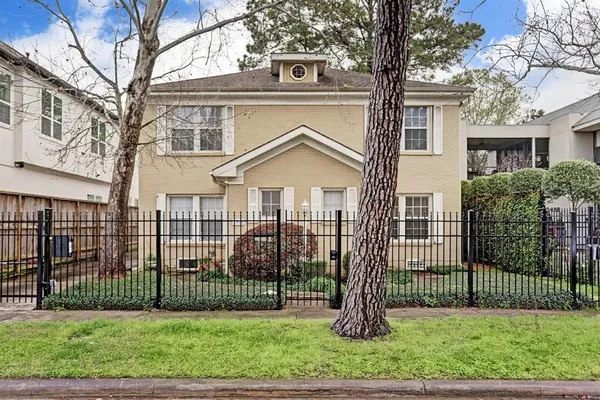 $2,000 | 2424 Brun Street, Houston, TX 77019