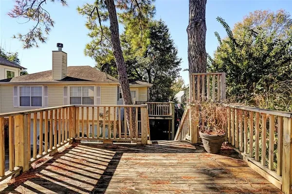 $2,000 | 2424 Brun Street, Houston, TX 77019