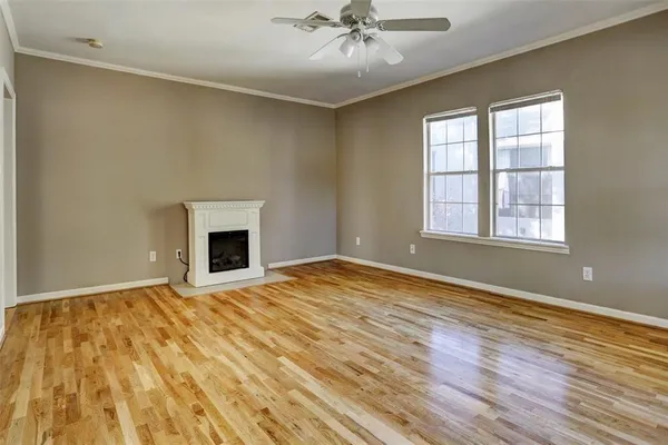 $2,000 | 2424 Brun Street, Houston, TX 77019
