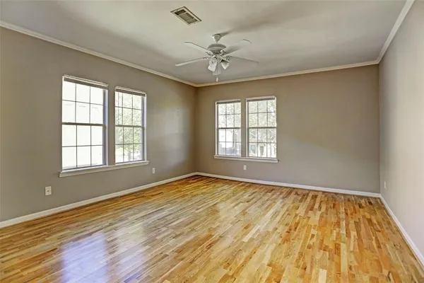 $2,000 | 2424 Brun Street, Houston, TX 77019