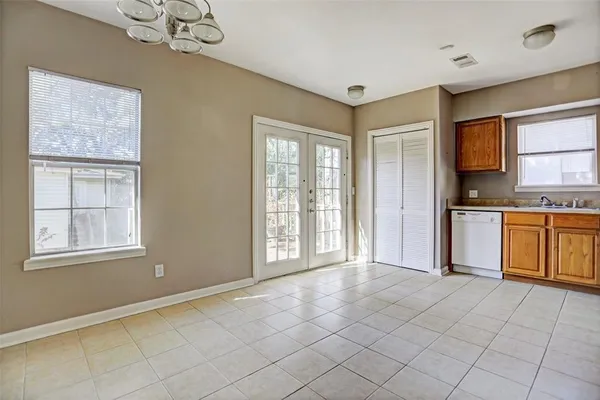 $2,000 | 2424 Brun Street, Houston, TX 77019