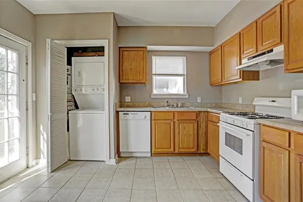 $2,000 | 2424 Brun Street, Houston, TX 77019