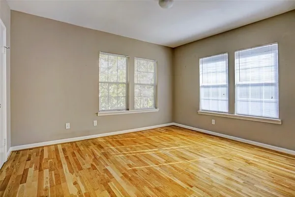 $2,000 | 2424 Brun Street, Houston, TX 77019