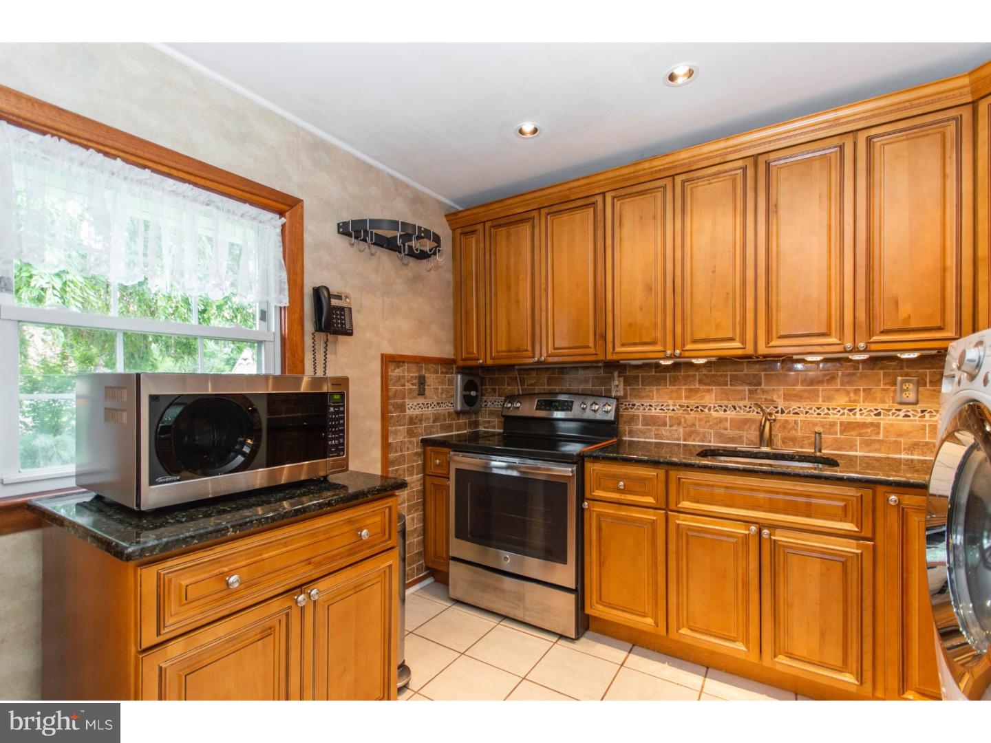 11 Jadewood Road Levittown, PA 19056 - Photo 5 of 25 Kitchen