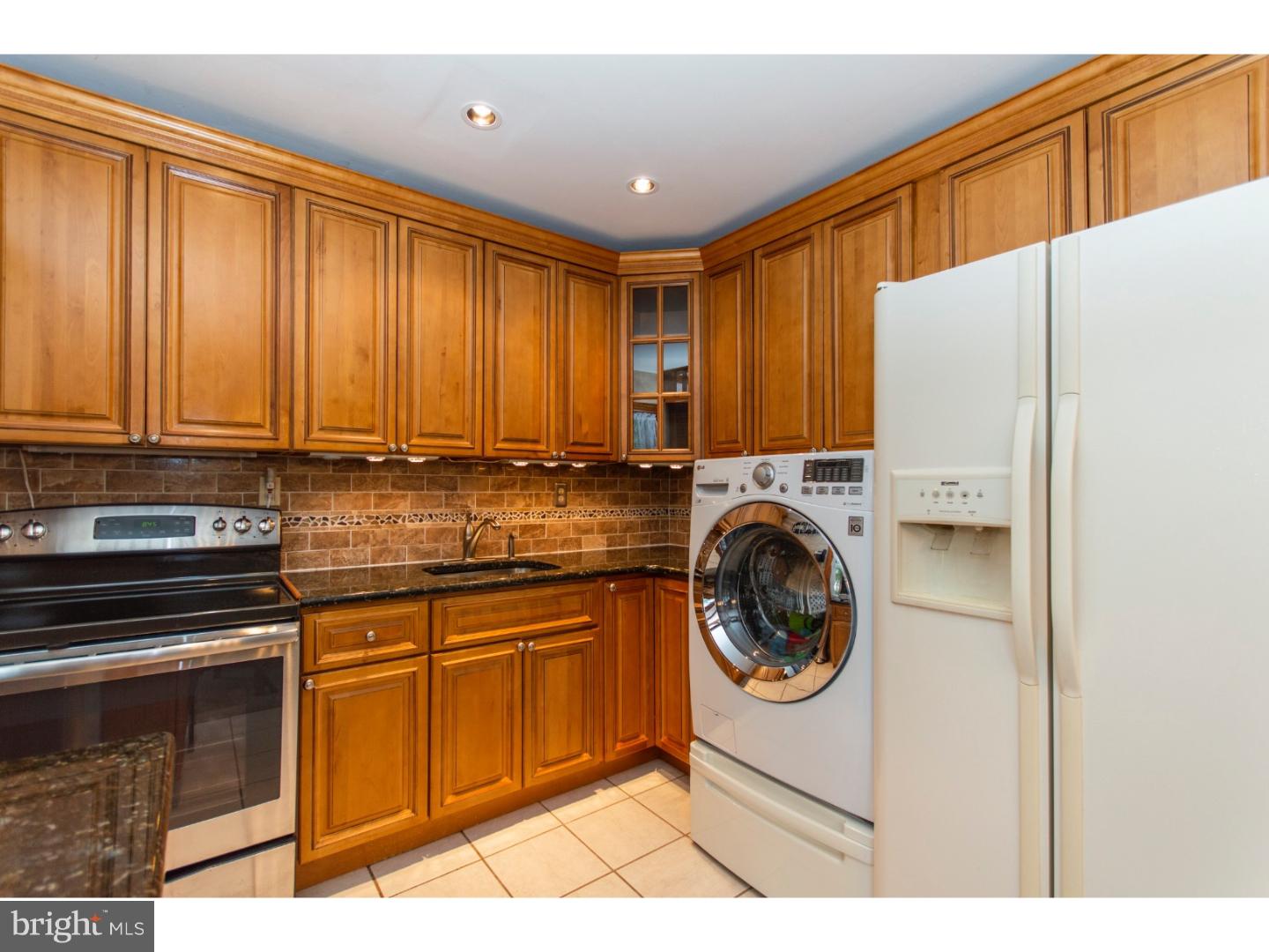 11 Jadewood Road Levittown, PA 19056 - Photo 6 of 25 Kitchen