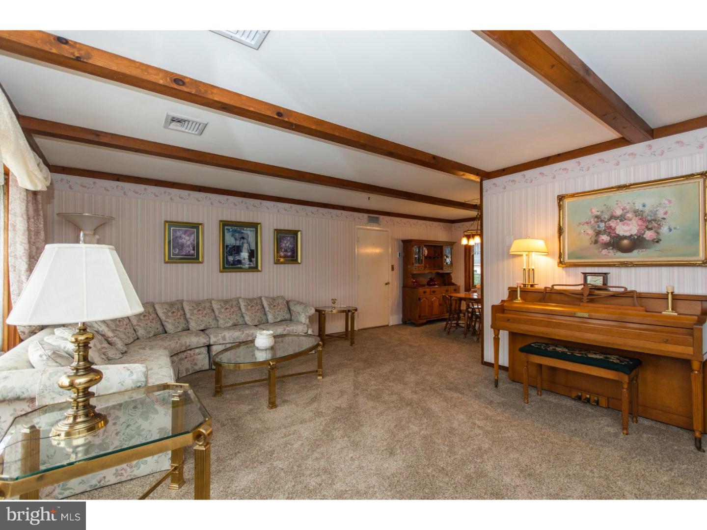 11 Jadewood Road Levittown, PA 19056 - Photo 7 of 25 Living Room