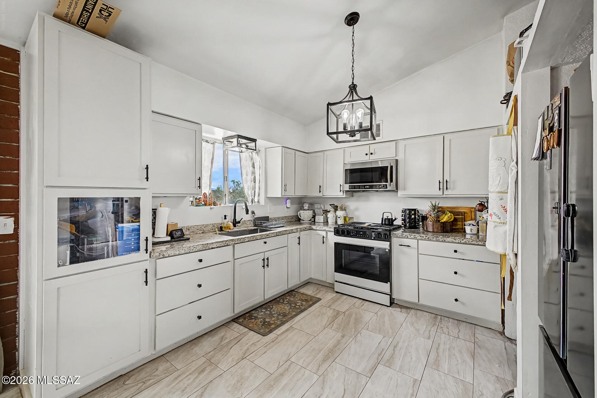 957 Forja Court Rio Rico, AZ 85648 - Photo 12 of 39 Kitchen