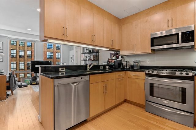 $642,500 | 80 Broad Street, Unit 809, Boston, MA 02110