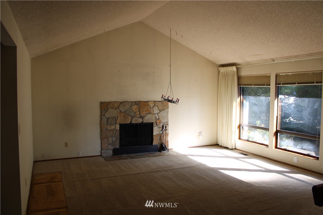 18325 129th Avenue Northeast Bothell, WA 98011 - Photo 8 of 31 Gallery Image 8