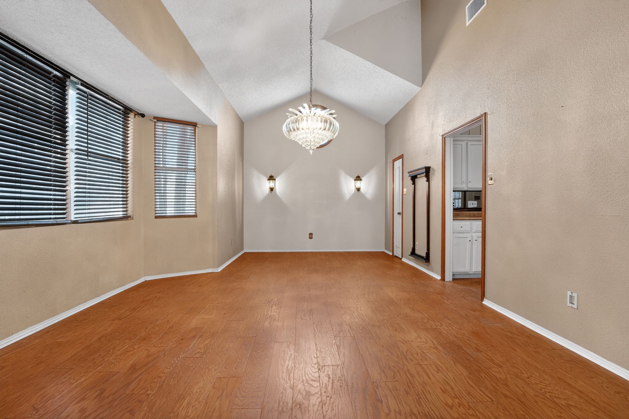 2113 Cervin Boulevard Austin, TX 78728 - Photo 11 of 27