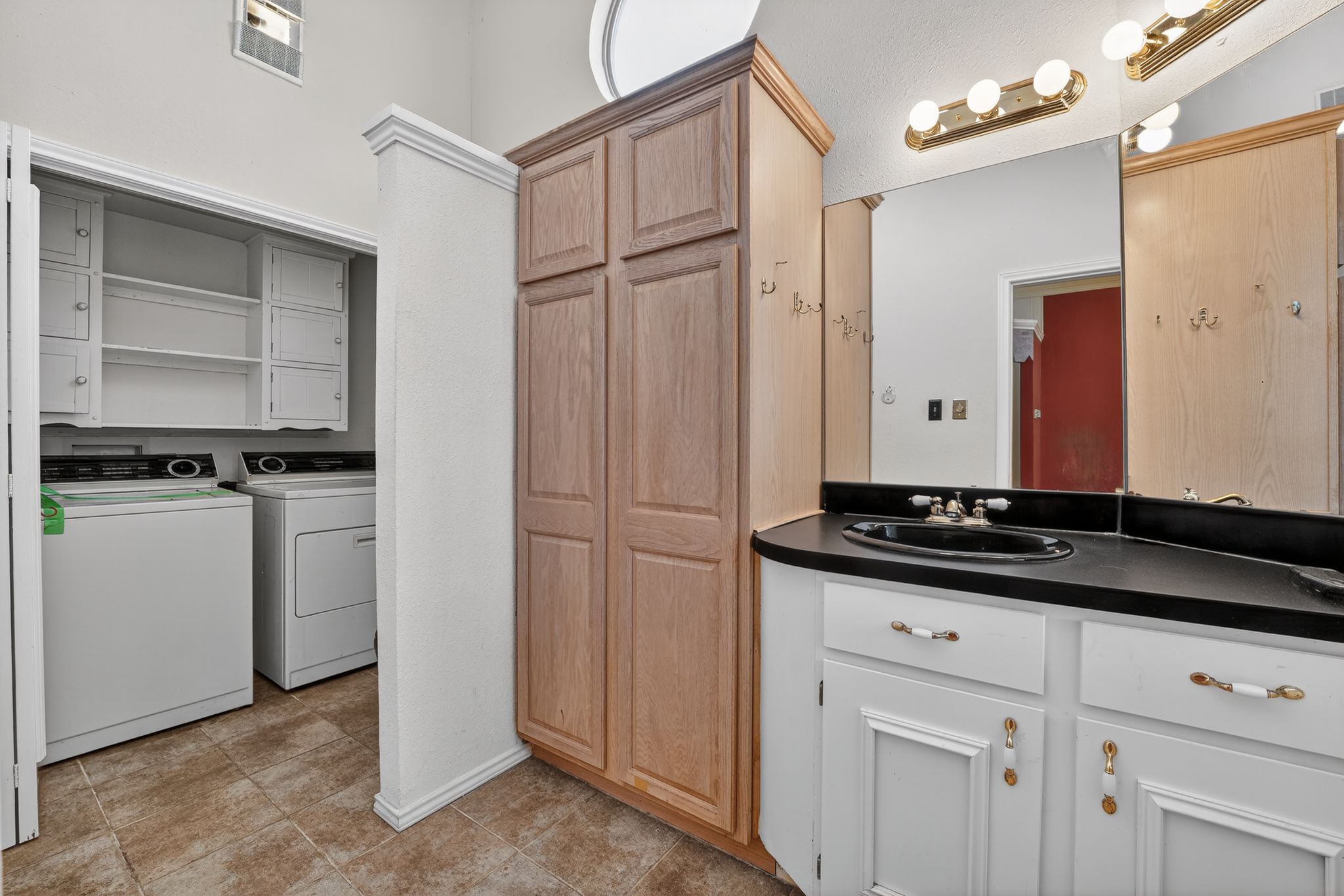 2113 Cervin Boulevard Austin, TX 78728 - Photo 21 of 27 Half bath and laundry off of the breakfast area
