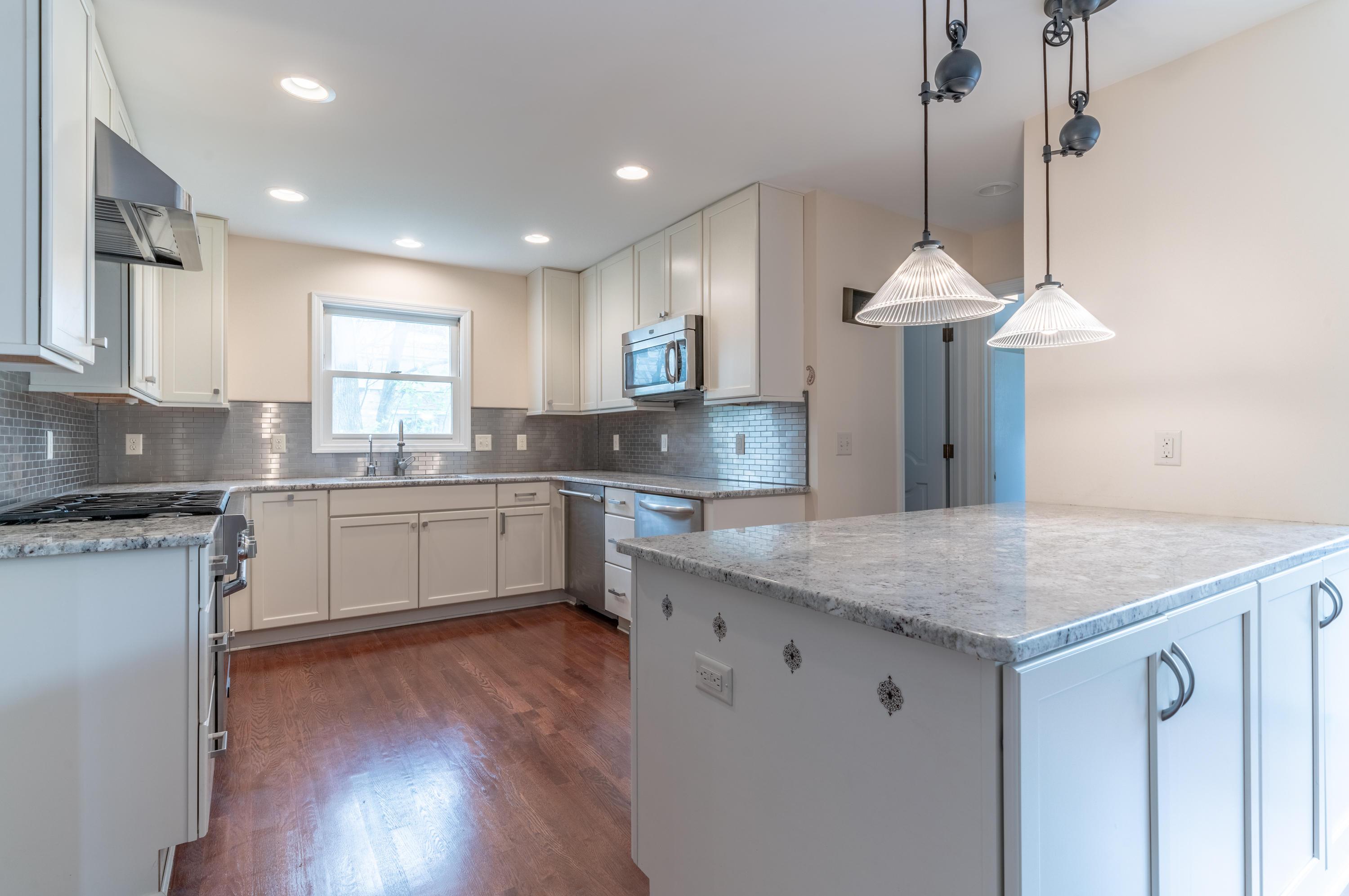 2156 Elgin Road Columbus, OH 43221 - Photo 8 of 62