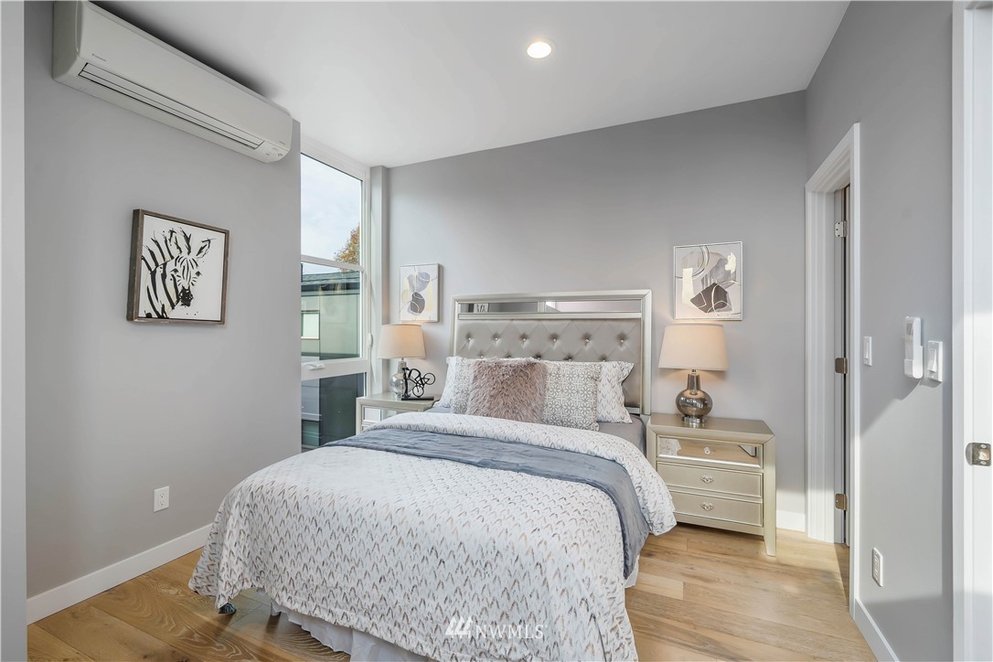 423 Martin Luther King Jr Way South, Unit A Seattle, WA 98144 - Photo 20 of 31 a bedroom with a bed and a wall painting