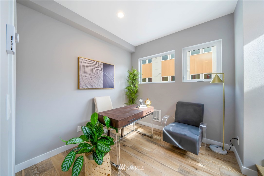 423 Martin Luther King Jr Way South, Unit A Seattle, WA 98144 - Photo 26 of 31 a living room with furniture and a potted plant