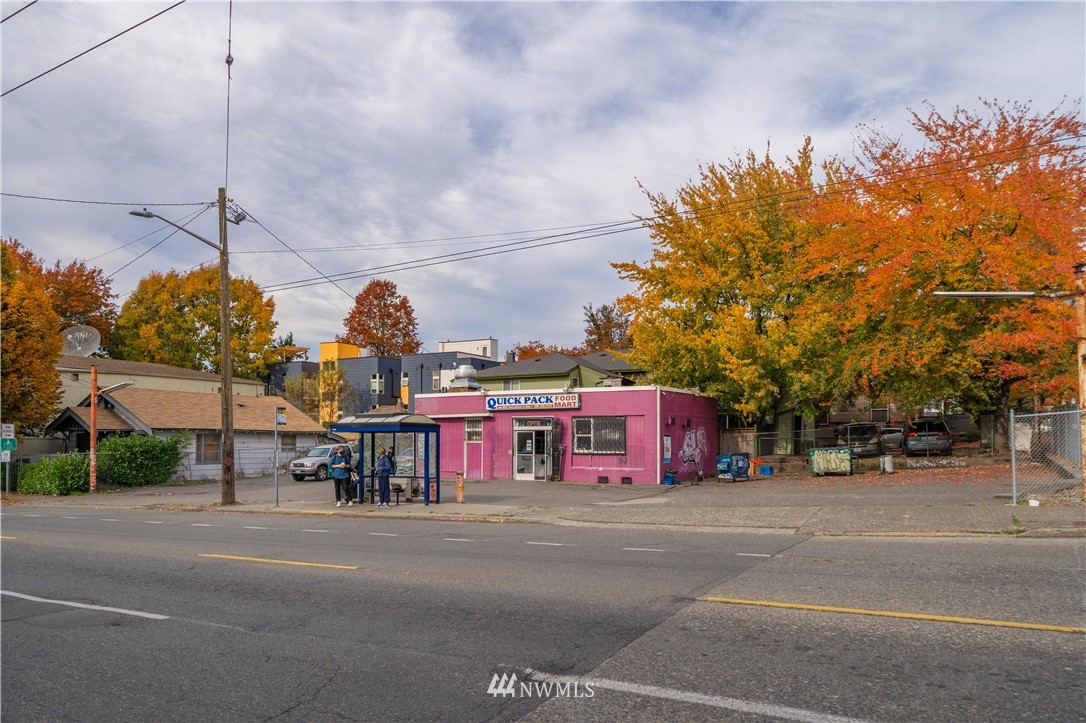 423 Martin Luther King Jr Way South, Unit A Seattle, WA 98144 - Photo 30 of 31 a front view of a building with cars parked