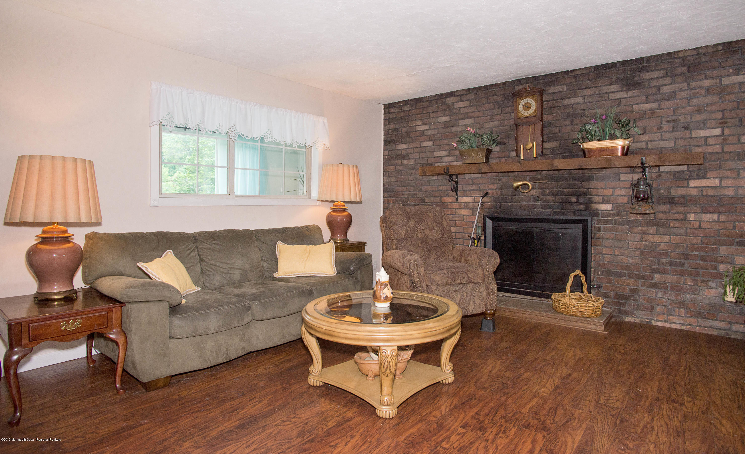 734 Hardean Road Brick, NJ 08724 - Photo 7 of 21 _RMJ6999 living room