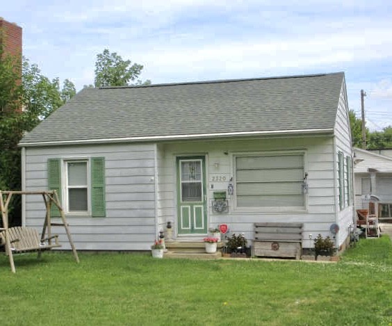 2320 East Olive Street Decatur, IL 62526 - Photo 1 of 12