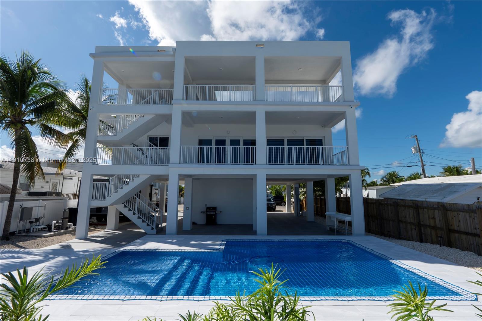 167 Long Key Road Key Largo, FL 33037 - Photo 2 of 26 Gallery Image 2