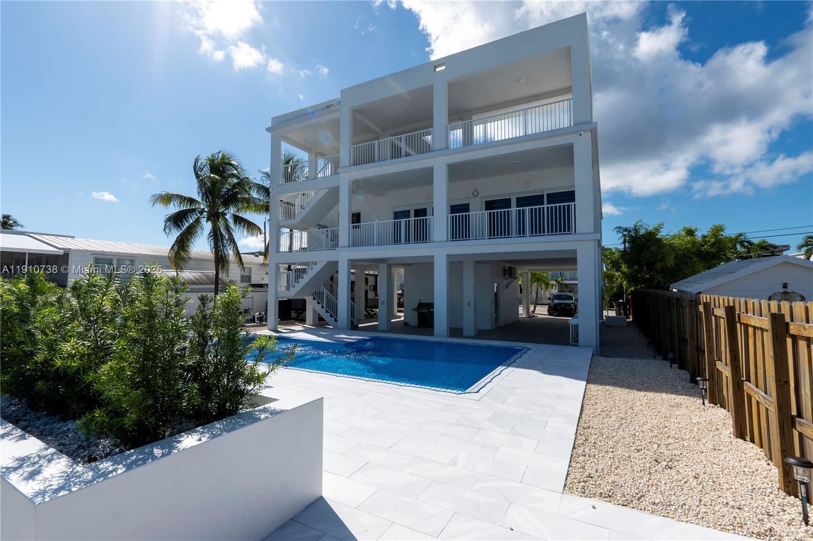 167 Long Key Road Key Largo, FL 33037 - Photo 3 of 26 Gallery Image 3