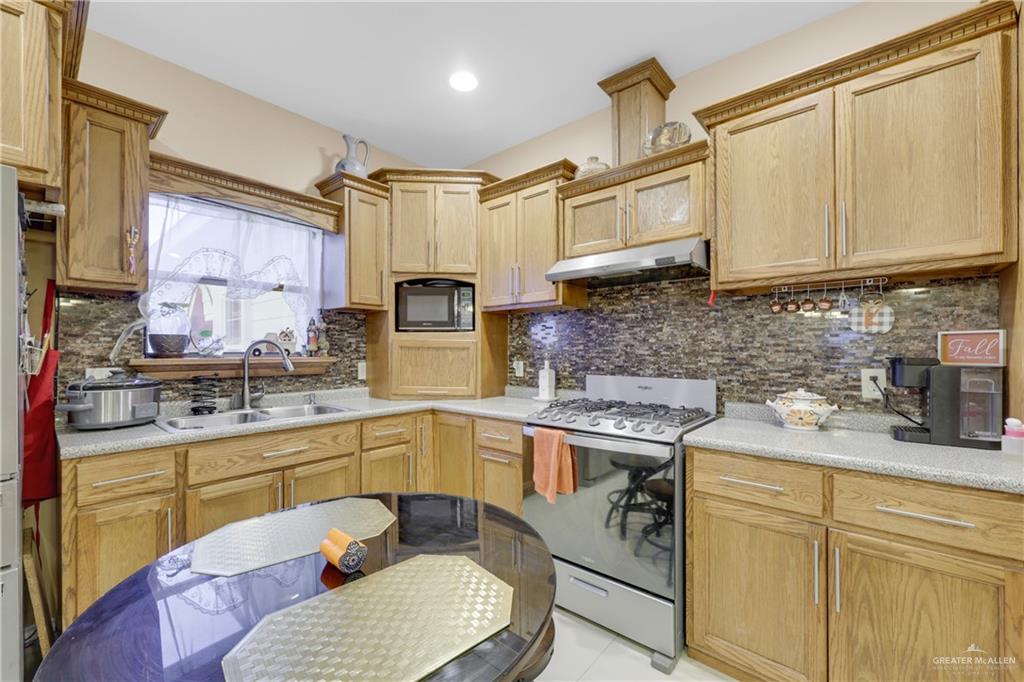 715 North Gonzalez Road Weslaco, TX 78596 - Photo 8 of 31