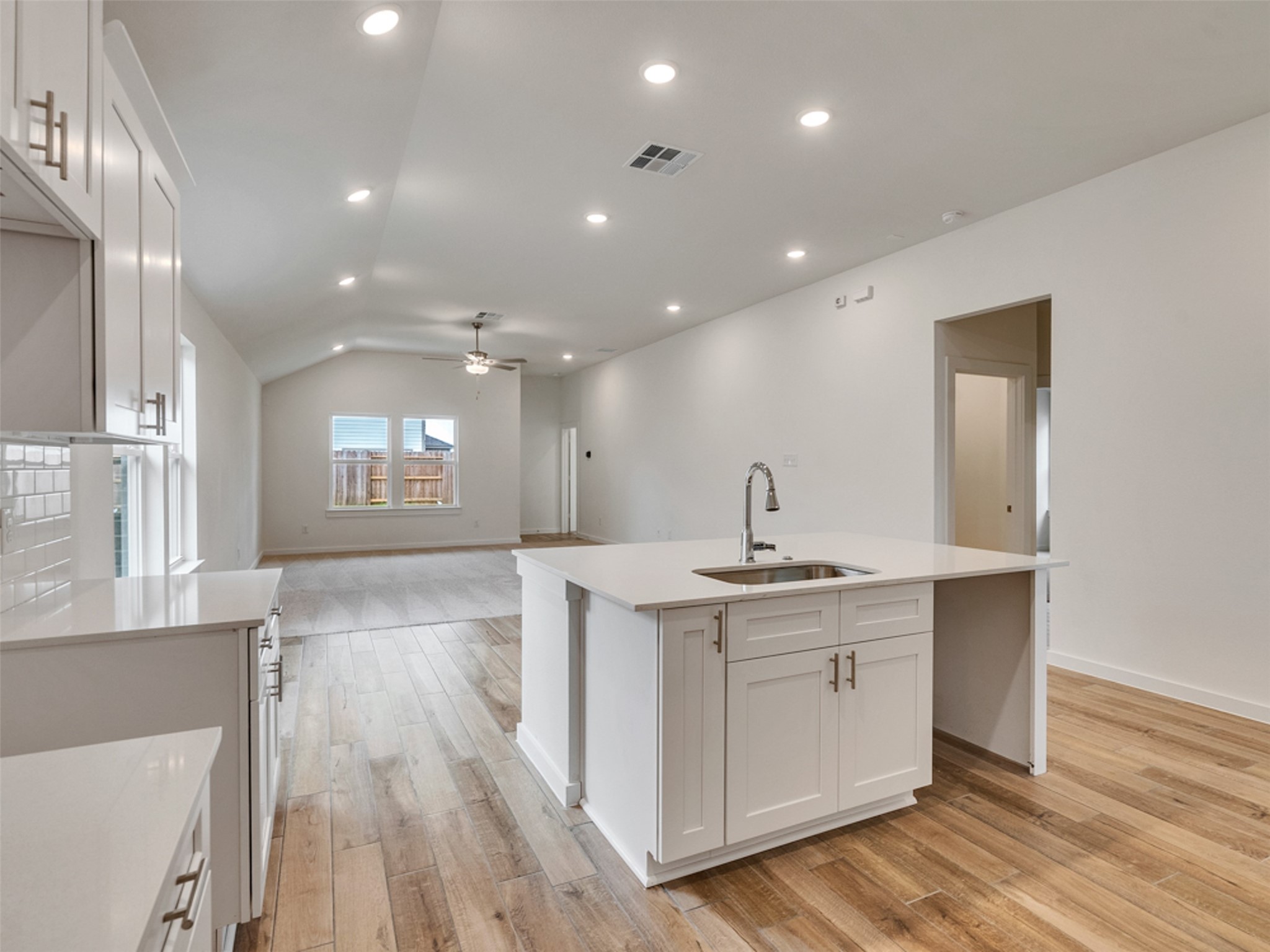 8323 Amber Summit Lane Angleton, TX 77515 - Photo 11 of 32