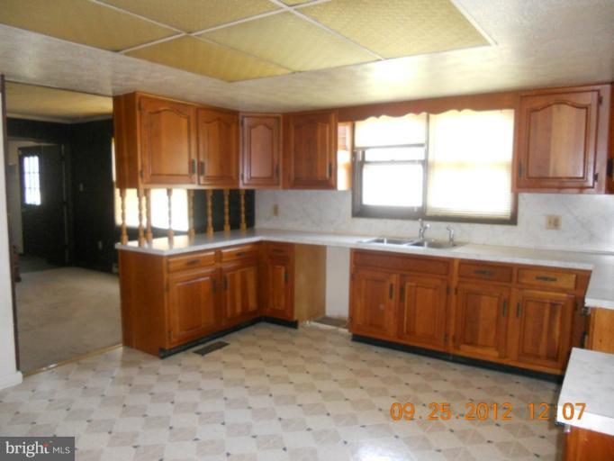 433 Archer Road Kearneysville, WV 25430 - Photo 4 of 10 Kitchen