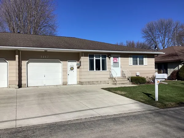 $189,900 | 1412 Regency Lane, Albert Lea, MN 56007