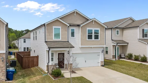 $2,100 | 105 Wilbur Lake Drive, Fuquay-Varina, NC 27526