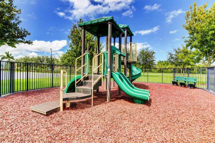 1076 Southeast Fleming Way Stuart, FL 34997 - Photo 24 of 30 20160601143813863729000000-o