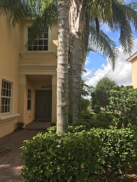 1076 Southeast Fleming Way Stuart, FL 34997 - Photo 3 of 30 ext front