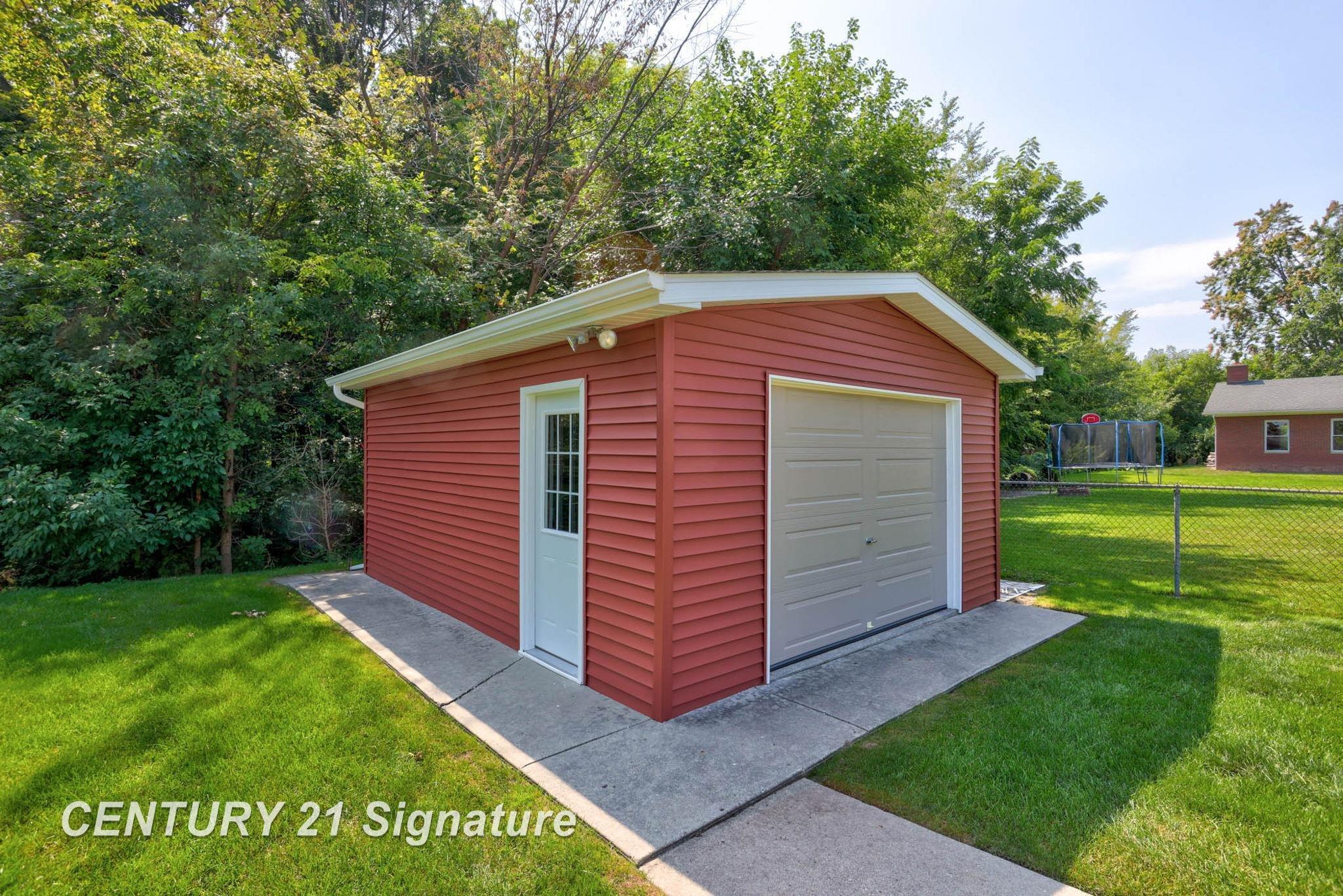 4665 Locust Road Saginaw, MI 48604 - Photo 42 of 48 50153482-435cfb1e-8d88-4484-ab0e-2594e8f00f23.JPG