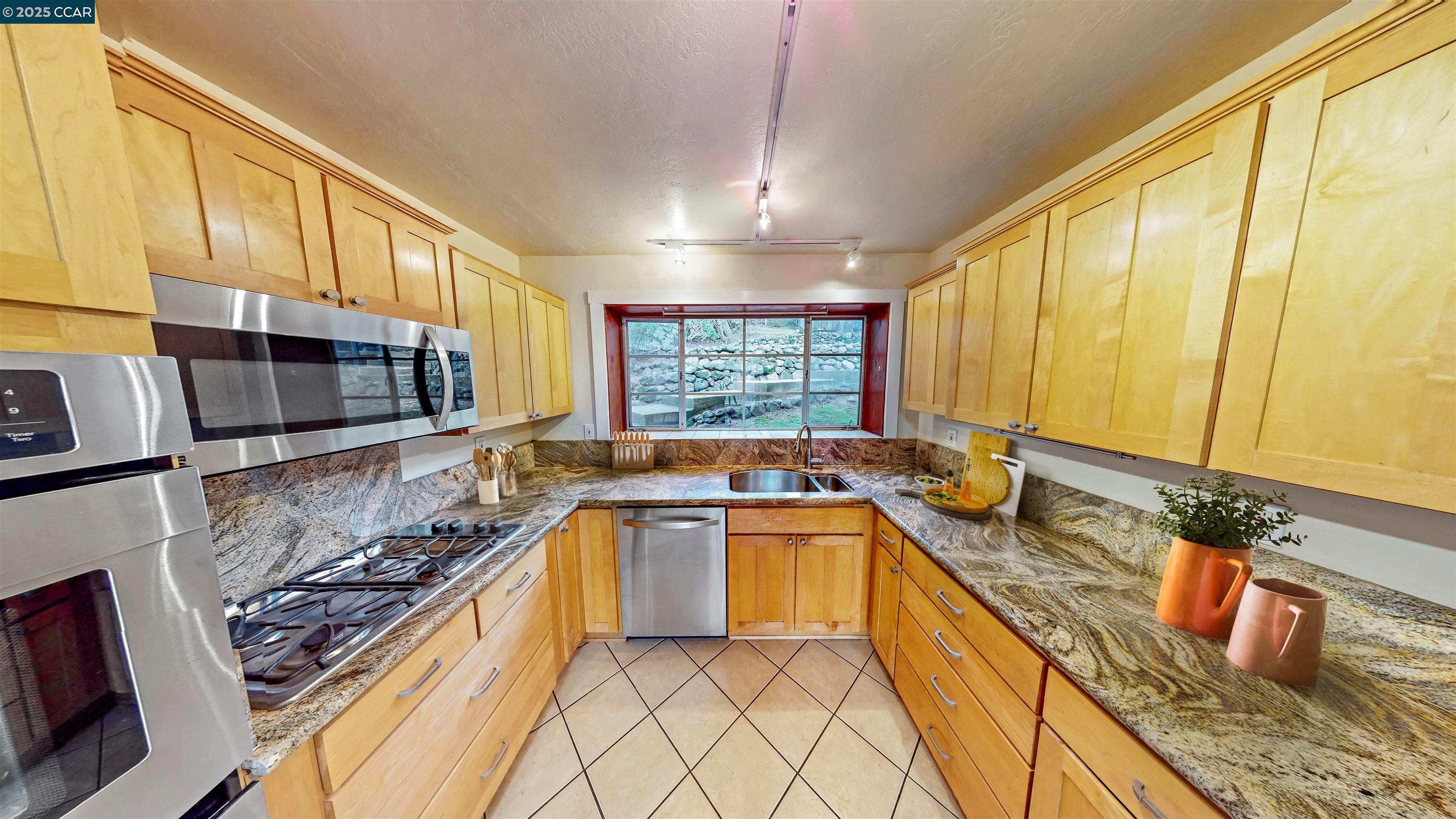 5716 Merriewood Drive Oakland, CA 94611 - Photo 5 of 26